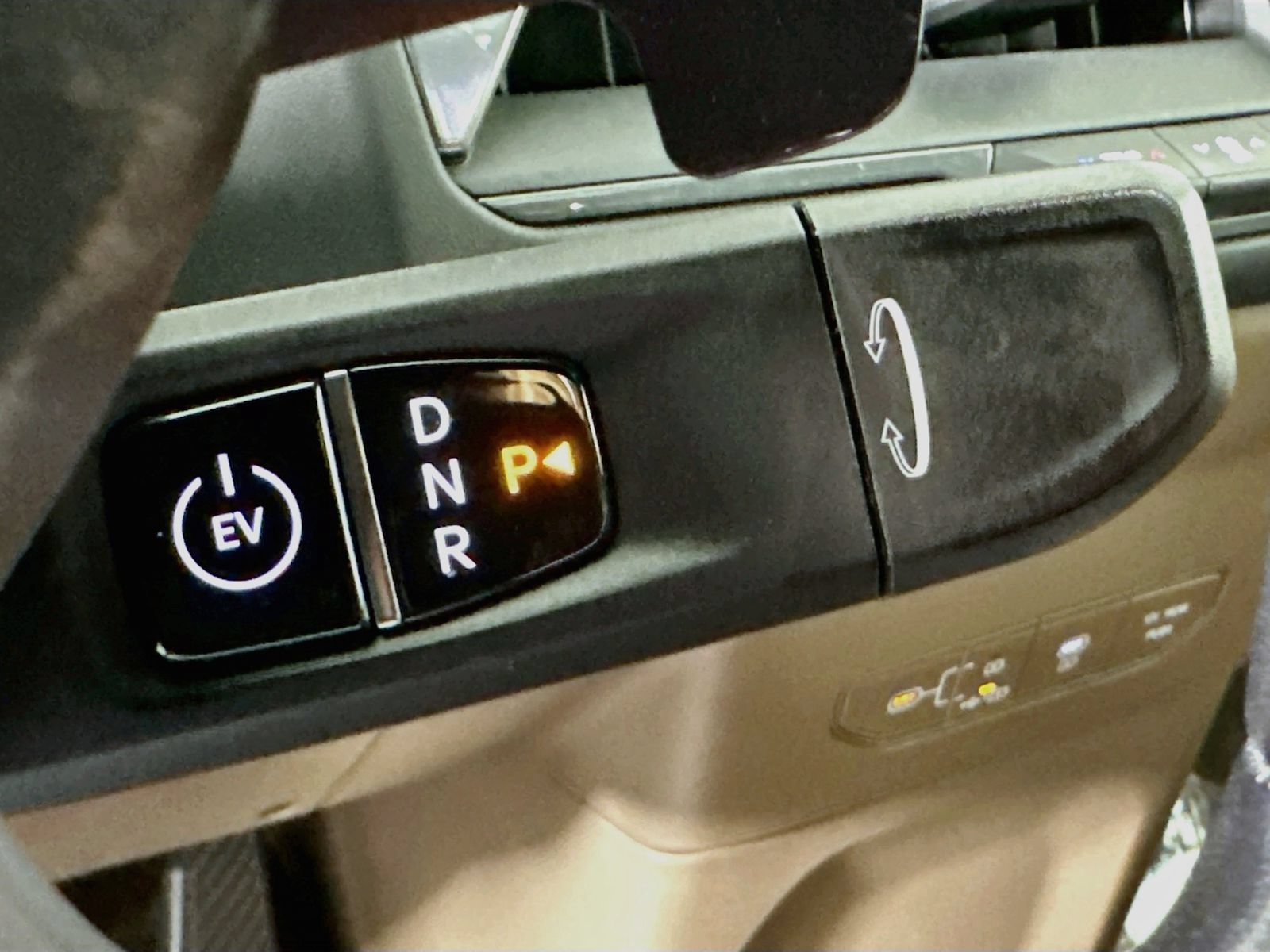 Used 2024 Kia EV9 Land w/ Towing Package AWD/4WD image 17