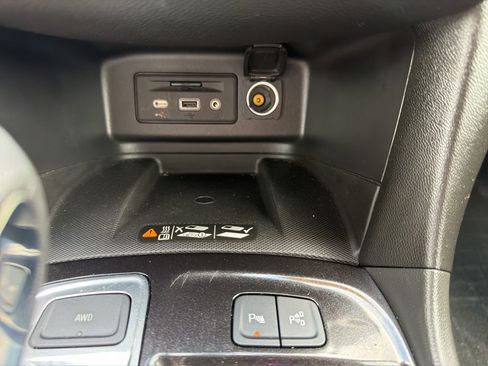 Used 2023 Chevrolet Equinox Premier AWD/4WD image 45