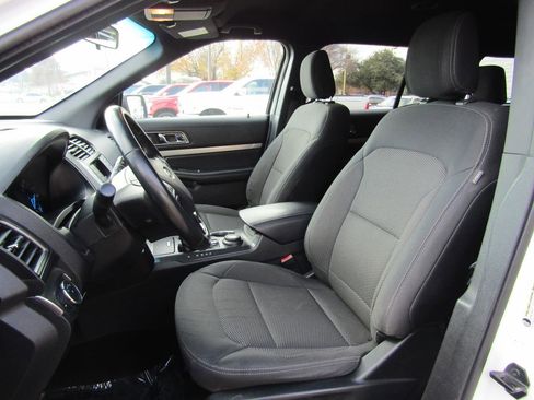 Used 2018 Ford Explorer XLT image 7