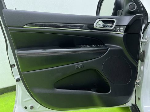 Used 2017 Jeep Grand Cherokee Trailhawk w/ Trailhawk Luxury Group AWD/4WD image 17