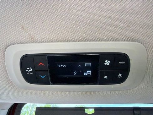 Used 2017 Chrysler Pacifica Touring-L Plus w/ Advanced Safetytec Group FWD image 23
