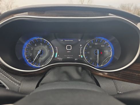 Used 2023 Chrysler Pacifica Limited image 20