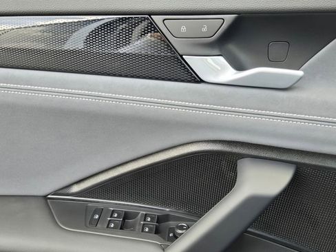 New 2026 Volkswagen Tiguan SE FWD image 29