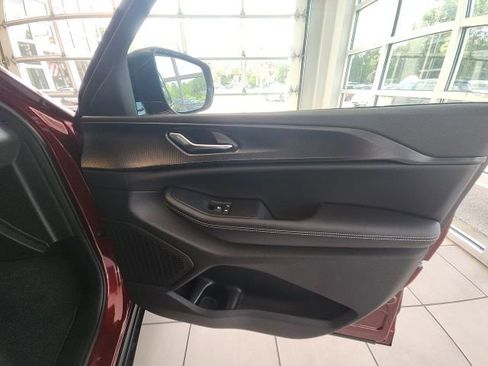 New 2025 Jeep Grand Cherokee L Altitude RWD image 29