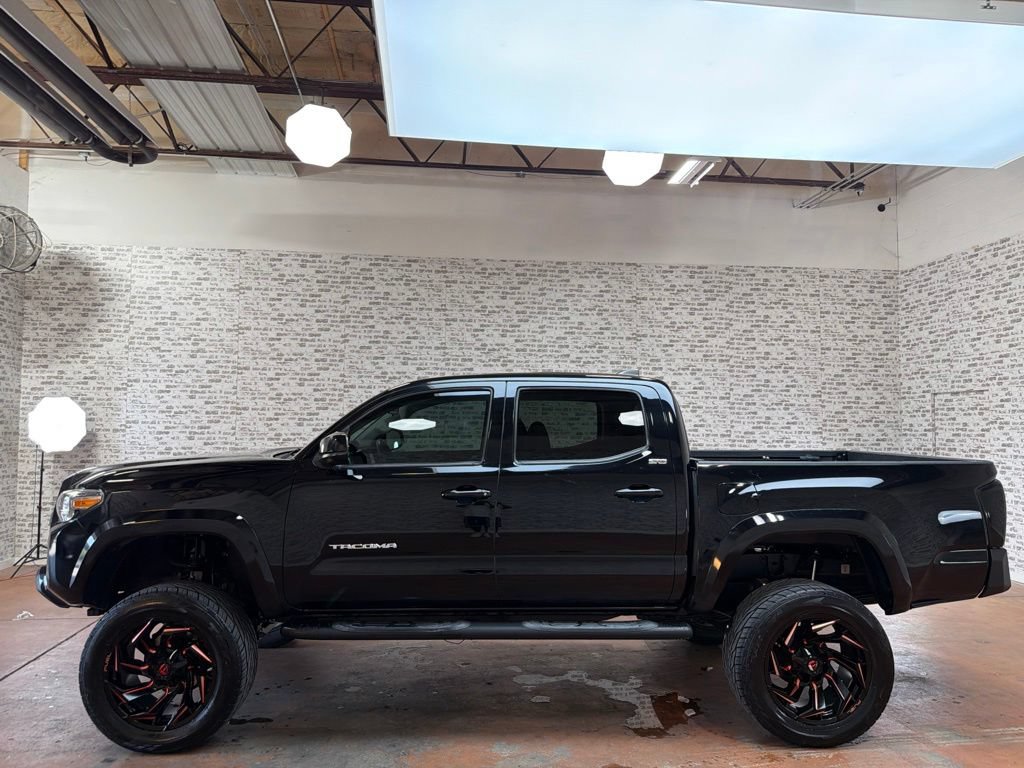 Used 2021 Toyota Tacoma SR5 w/ SR5 Appearance Package (SM) RWD image 4