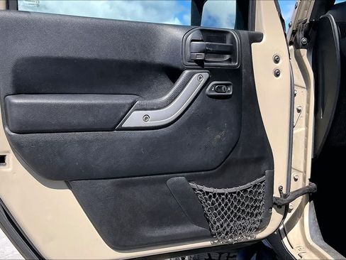Used 2018 Jeep Wrangler Unlimited Sahara AWD/4WD image 27