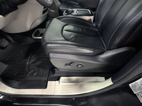 Used 2022 Chrysler Pacifica Touring-L FWD image 20