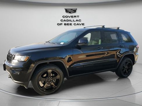 Used 2018 Jeep Grand Cherokee Laredo image 4