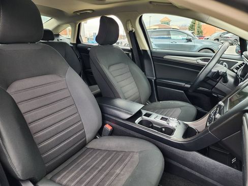 Used 2019 Ford Fusion SE image 16