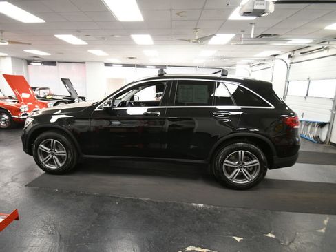 Used 2021 Mercedes-Benz GLC 300 4MATIC image 5