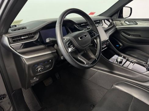 Used 2022 Jeep Grand Cherokee Overland w/ Advanced Protech Group III image 22