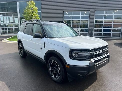 Used 2025 Ford Bronco Sport Outer Banks AWD/4WD image 3