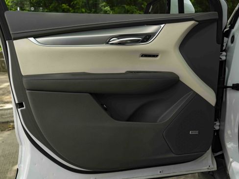 Used 2022 Cadillac XT5 Premium Luxury FWD image 36