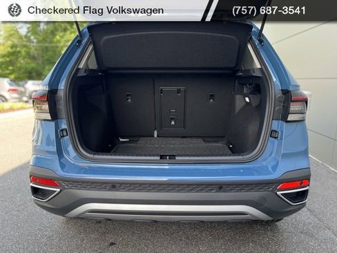New 2025 Volkswagen Taos SE image 17