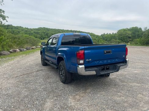 Used 2018 Toyota Tacoma SR5 AWD/4WD image 5