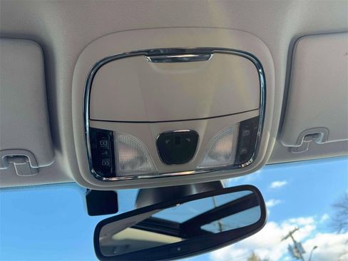 Used 2022 Jeep Cherokee Limited image 32