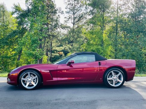 Used 2006 Chevrolet Corvette Convertible w/ Preferred Equipment Group RWD image 8