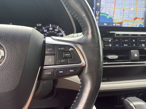 Used 2021 Toyota Highlander Limited AWD/4WD image 23