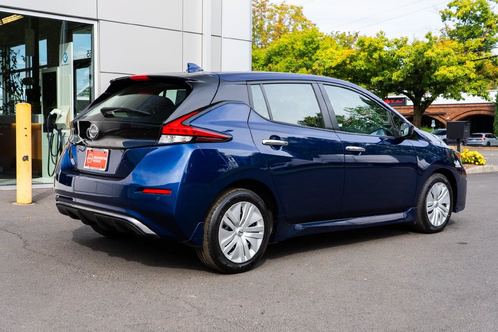 Used 2025 Nissan Leaf S FWD image 6