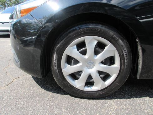 Used 2018 MAZDA MAZDA3 Sport FWD image 18