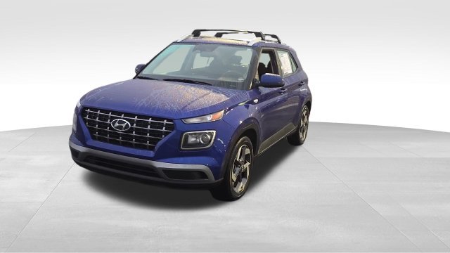Used 2024 Hyundai Venue SEL FWD image 3