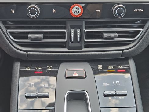 Certified 2026 Porsche Macan AWD/4WD image 19