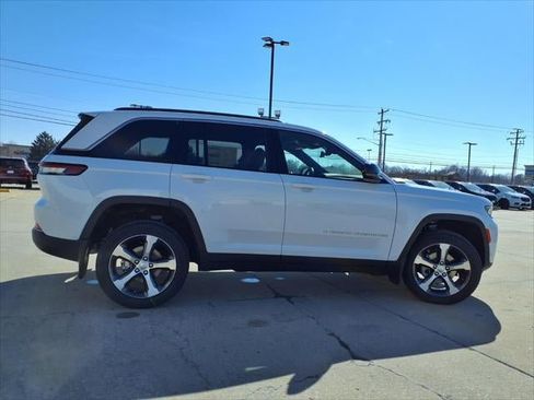 New 2026 Jeep Grand Cherokee Limited w/ Luxury Tech Group II AWD/4WD image 65