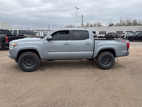 Used 2018 Toyota Tacoma TRD Sport w/ Technology Package image 2