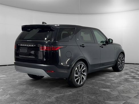 New 2025 Land Rover Discovery S image 5