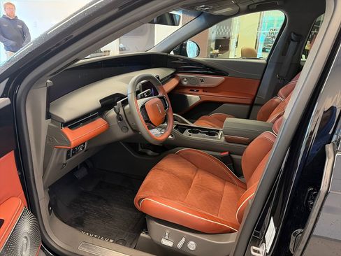 Certified 2024 Lincoln Nautilus Black Label w/ Jet Appearance Package (87T) AWD/4WD image 12