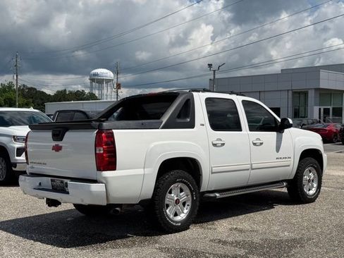 Used 2011 Chevrolet Avalanche LT w/ Luxury Package AWD/4WD image 6