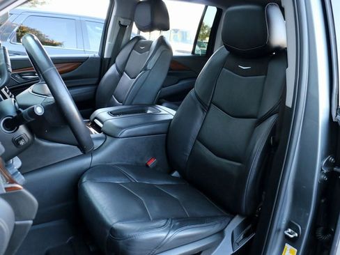 Used 2020 Cadillac Escalade ESV Premium Luxury image 26