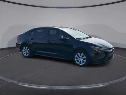 Used 2024 Toyota Corolla LE FWD image 2