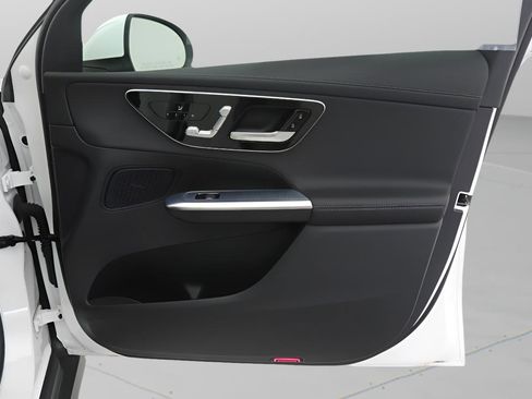 Used 2025 Mercedes-Benz GLC 300 4MATIC image 21