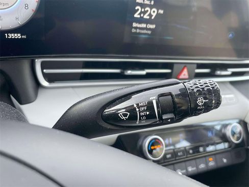 Used 2023 Hyundai Elantra Limited image 25