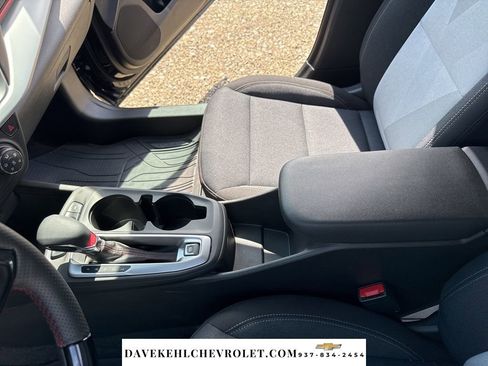 Used 2025 Chevrolet Trax RS w/ Sunroof Package FWD image 17