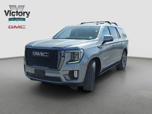 Used 2023 GMC Yukon Denali Ultimate AWD/4WD image 3