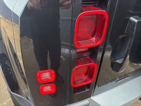Used 2020 Land Rover Defender 110 HSE image 21