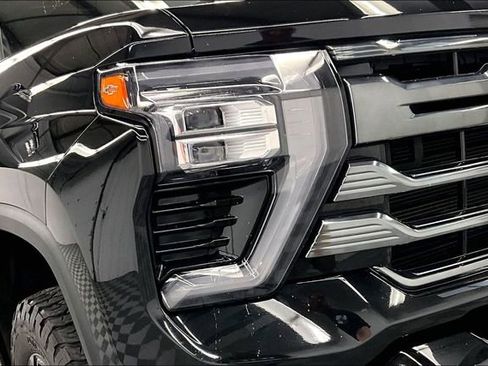 Used 2024 Chevrolet Silverado 2500 High Country w/ High Country Premium Package AWD/4WD image 35