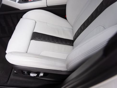 Used 2022 BMW X5 M w/ Competition Package 2 image 19