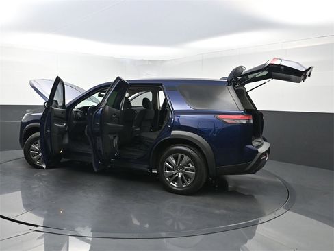 Used 2022 Nissan Pathfinder S image 36
