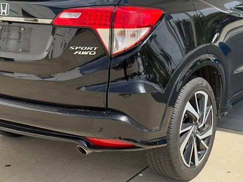 Used 2019 Honda HR-V Sport image 9