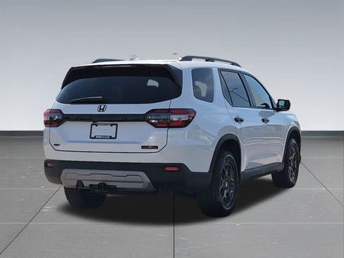 Certified 2025 Honda Pilot TrailSport image 6