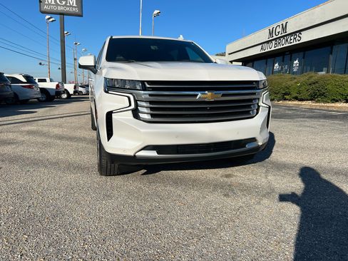Used 2021 Chevrolet Suburban High Country w/ Premium Package image 3