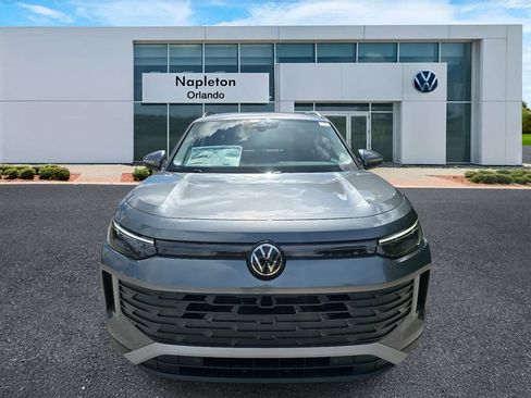 New 2025 Volkswagen Tiguan SE image 2