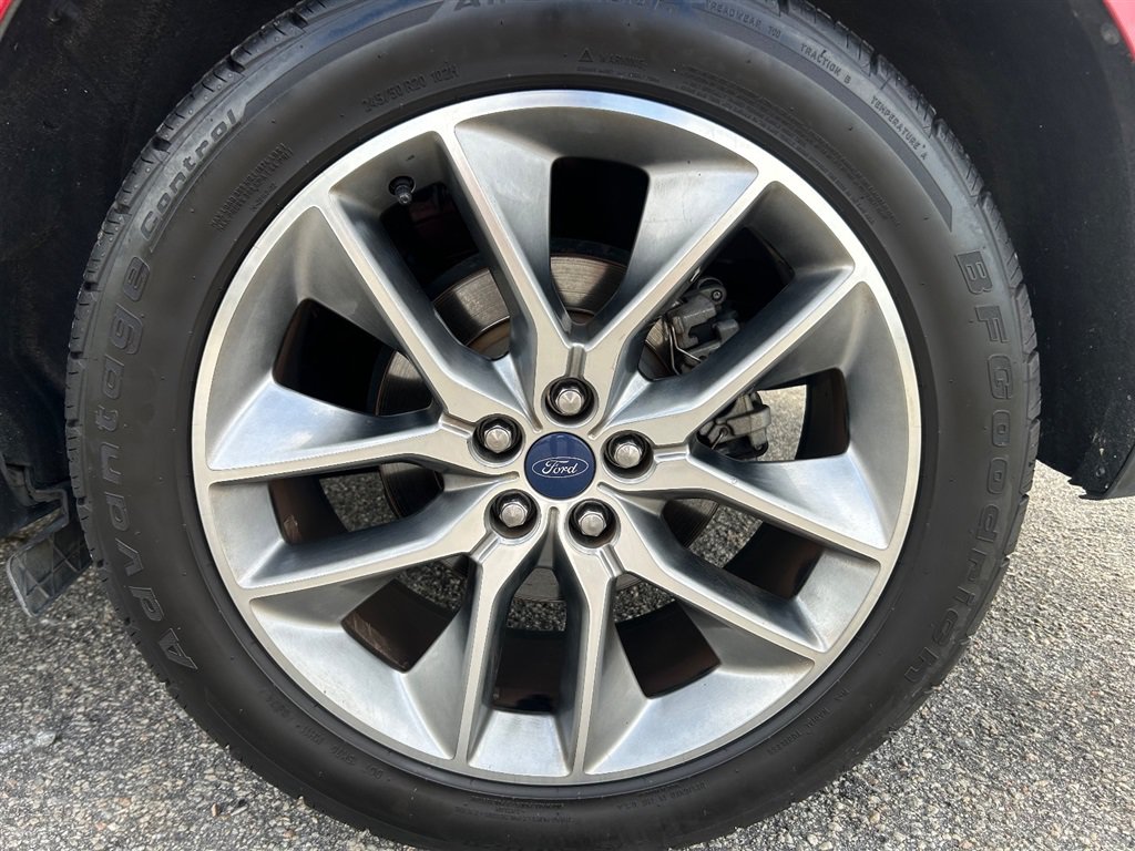 Used 2017 Ford Edge Titanium w/ Equipment Group 301A FWD image 10