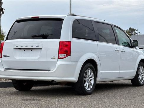 Used 2019 Dodge Grand Caravan SXT image 4