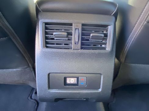 Used 2022 Mitsubishi Outlander SEL image 12