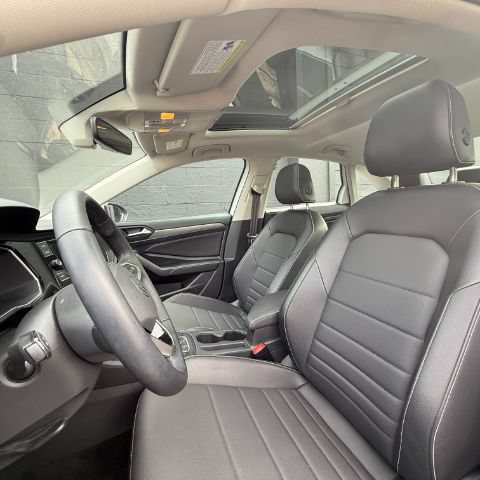 Used 2023 Volkswagen Jetta SE FWD image 13