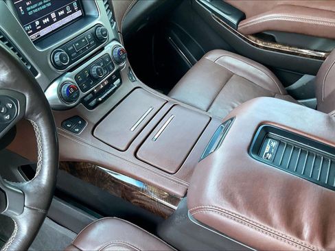 Used 2018 Chevrolet Suburban Premier AWD/4WD image 18